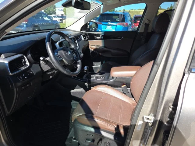 Used 2019 Silver Kia SX image 16