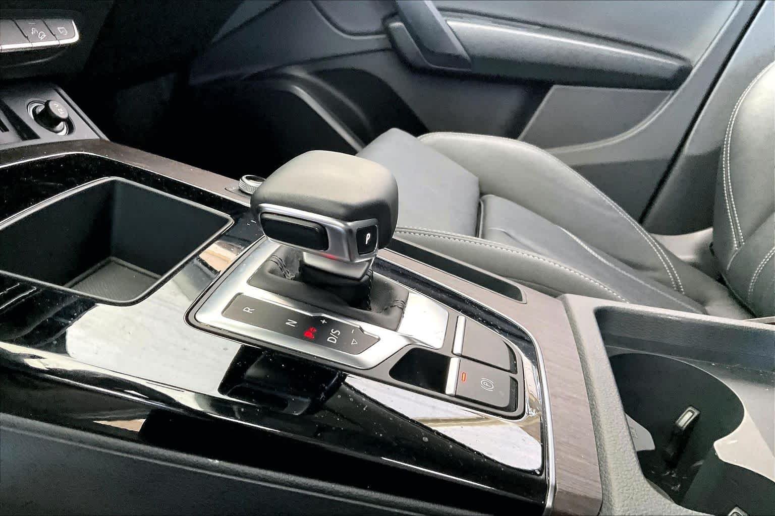 Used 2024 Daytona Gray Pearl Effect Audi S line Premium image 17