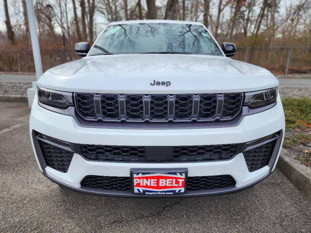 New 2026 Bright White Clear-Coat Exterior Paint Jeep Limited image 7