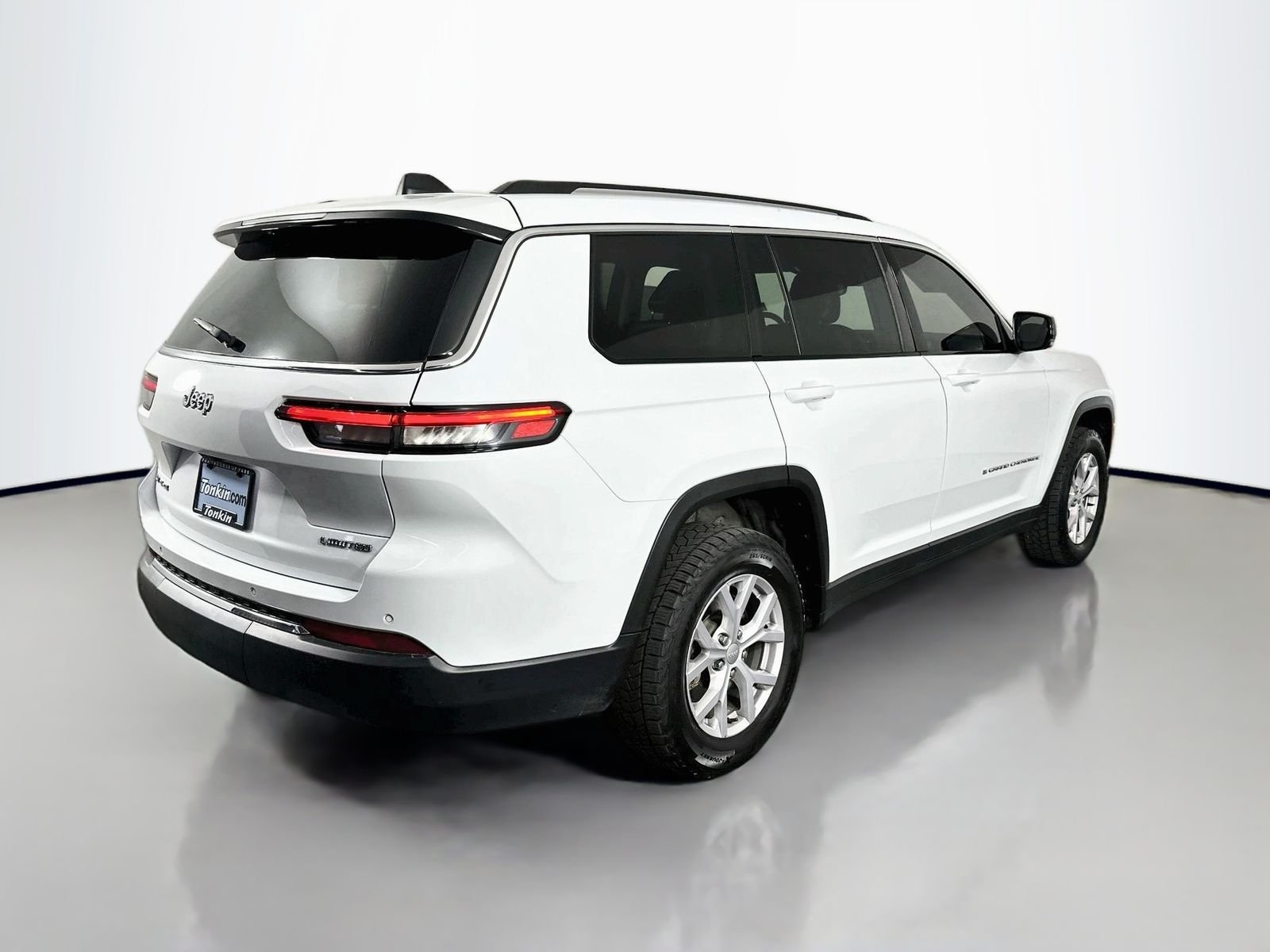 Used 2022 Bright White Clearcoat Jeep Limited image 8