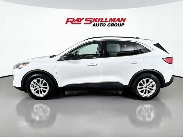 Used 2022 White Ford SE image 4