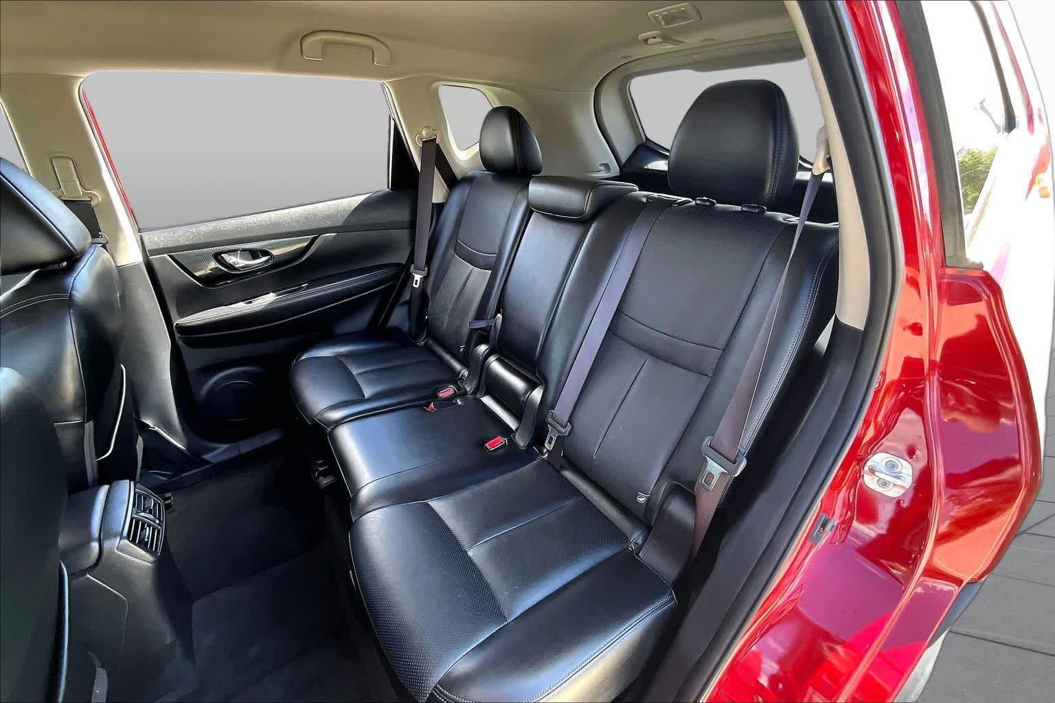 Used 2017 Palatial Ruby Nissan SL image 21