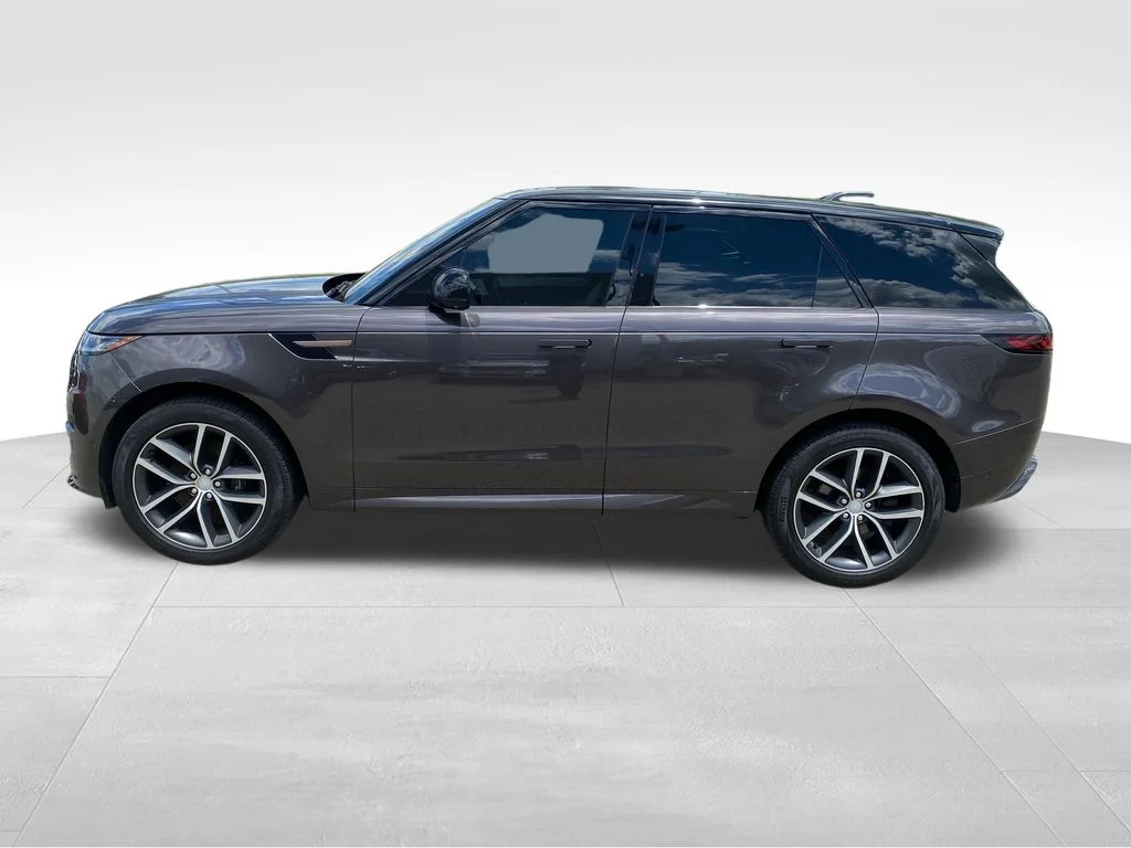 Used 2023 Gray Land Rover SE Dynamic image 2