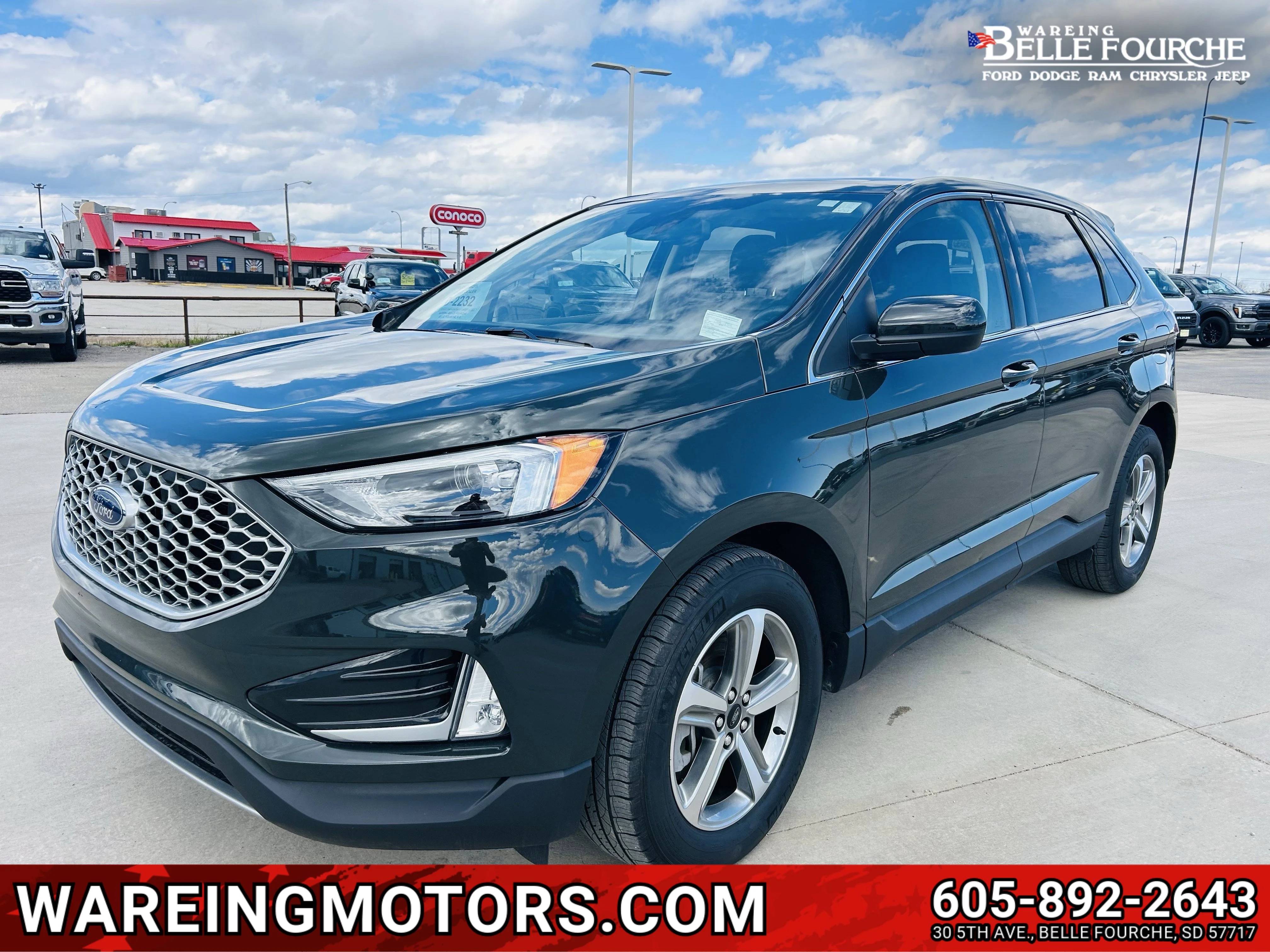 Used 2023 Green Ford SEL image 1