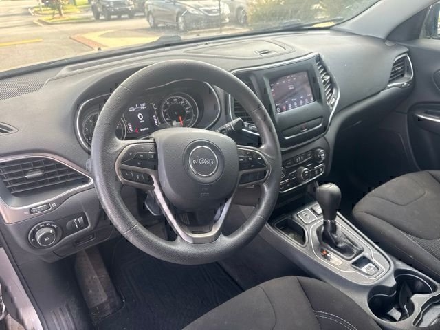 Used 2019 Silver Jeep Latitude image 14