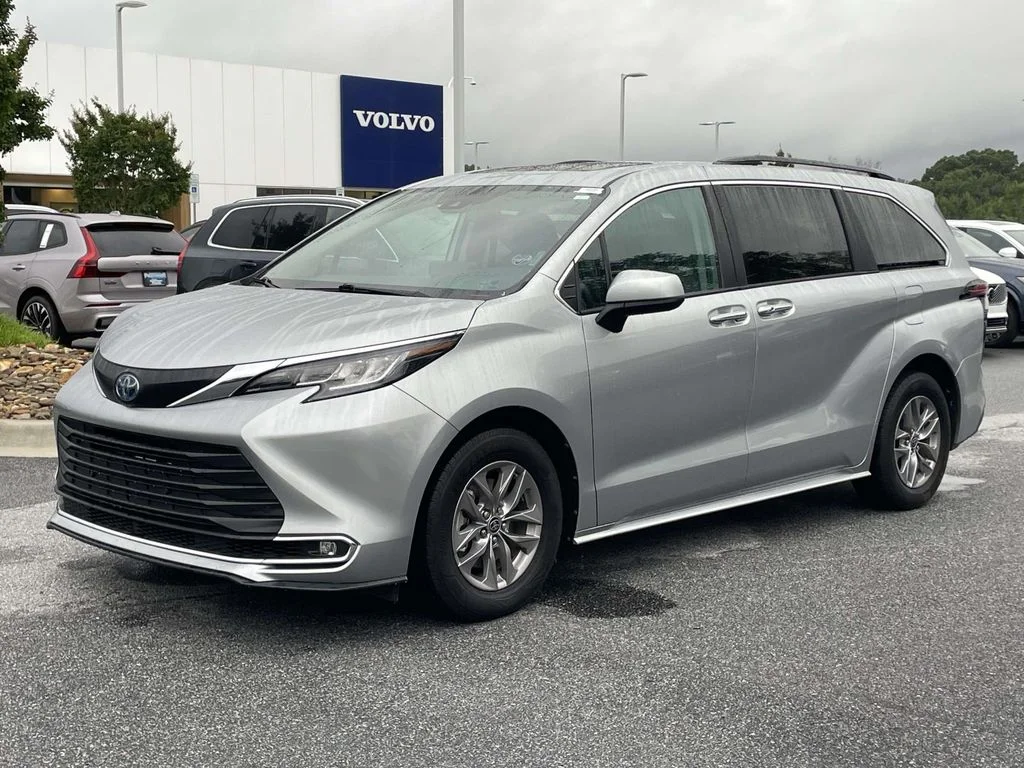 Used 2022 Celestial Silver Metallic Toyota XLE image 23