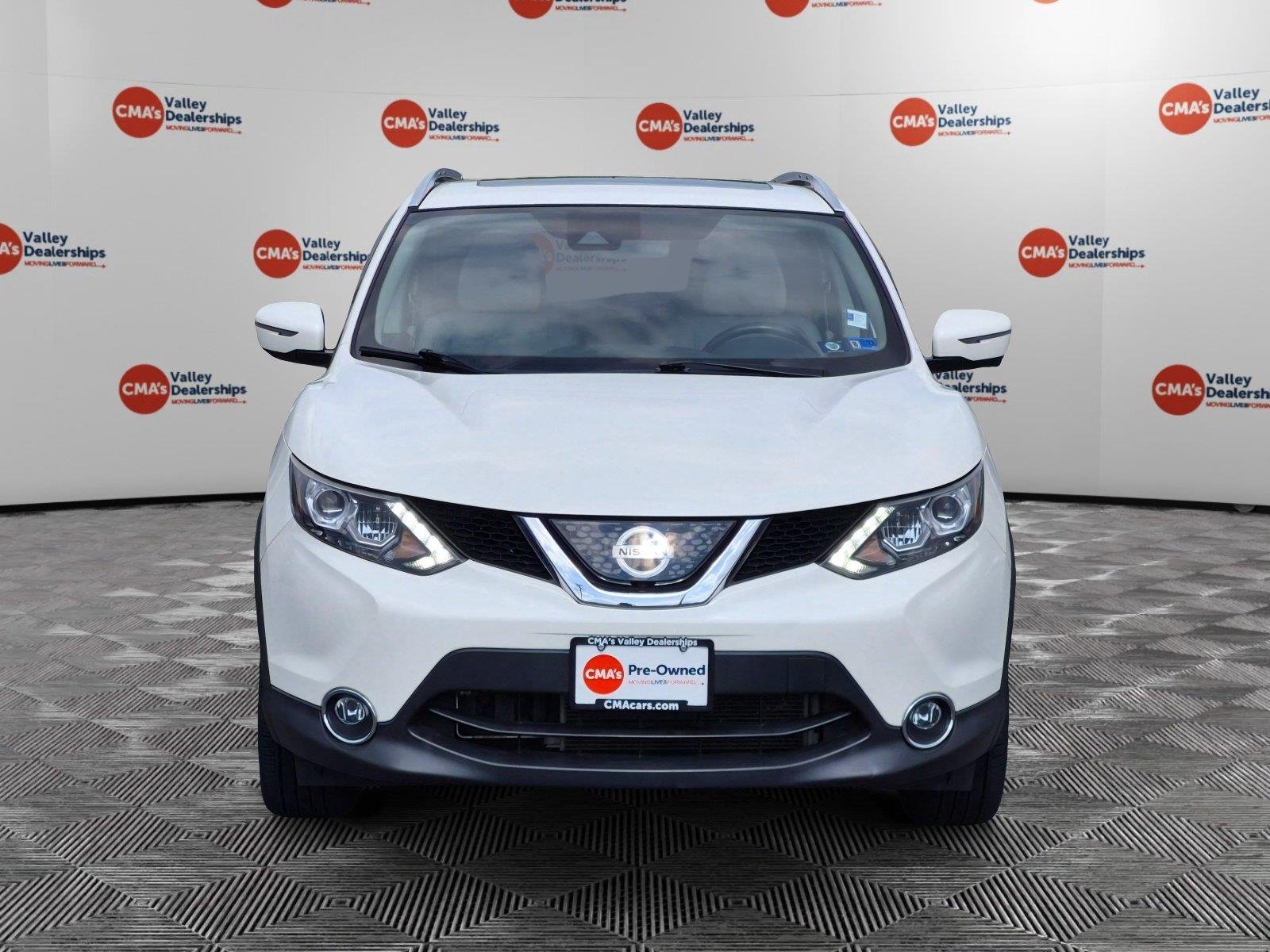 Used 2018 Pearl White Nissan SL image 8