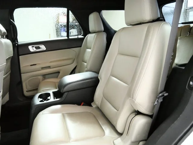 Used 2011 White Ford Limited image 15