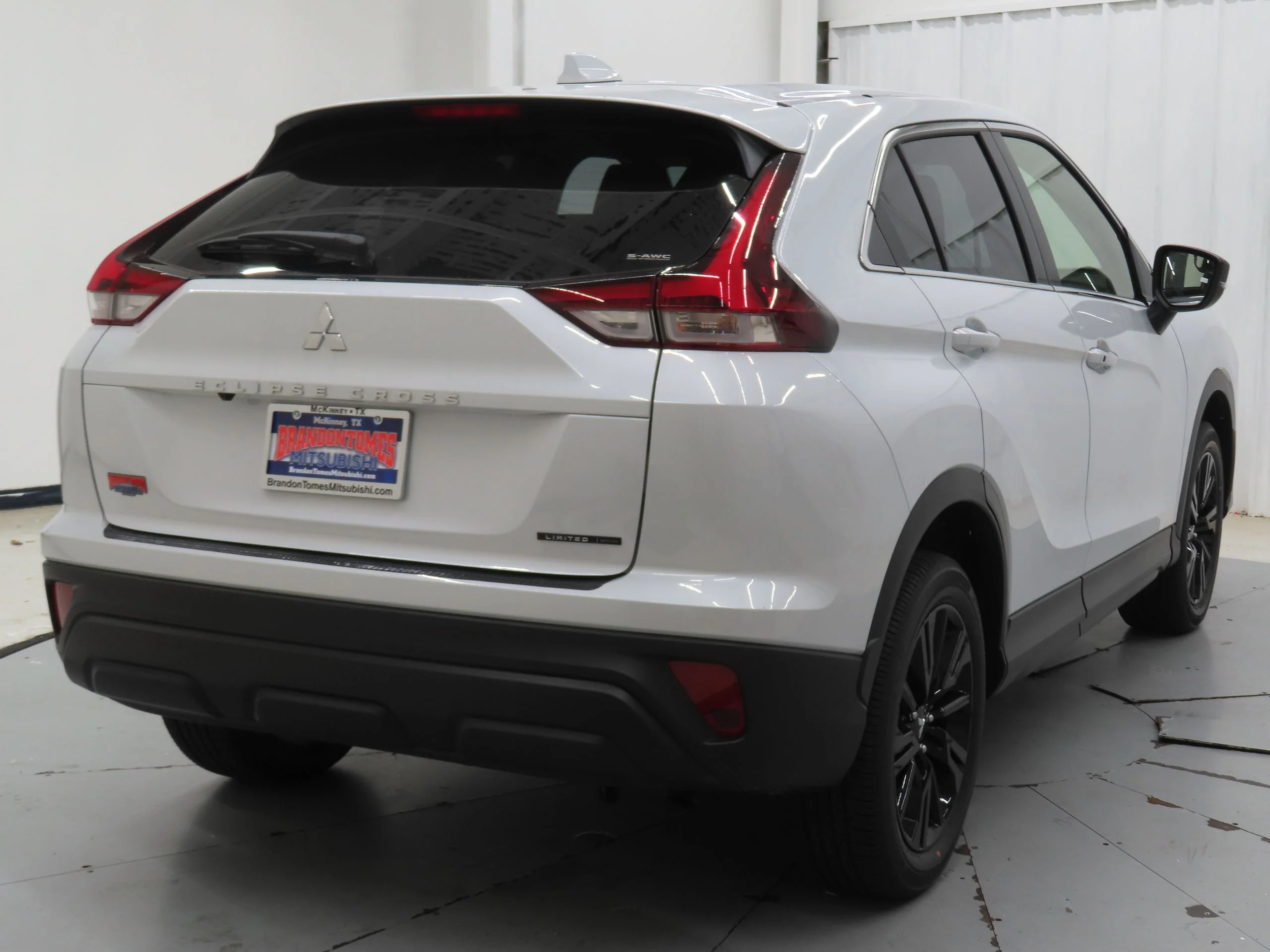 New 2026 White Mitsubishi LE image 3