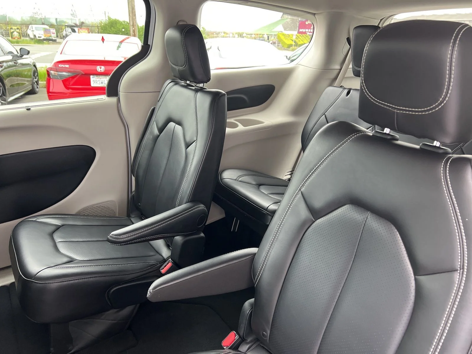 Used 2023 White Chrysler Touring L image 24
