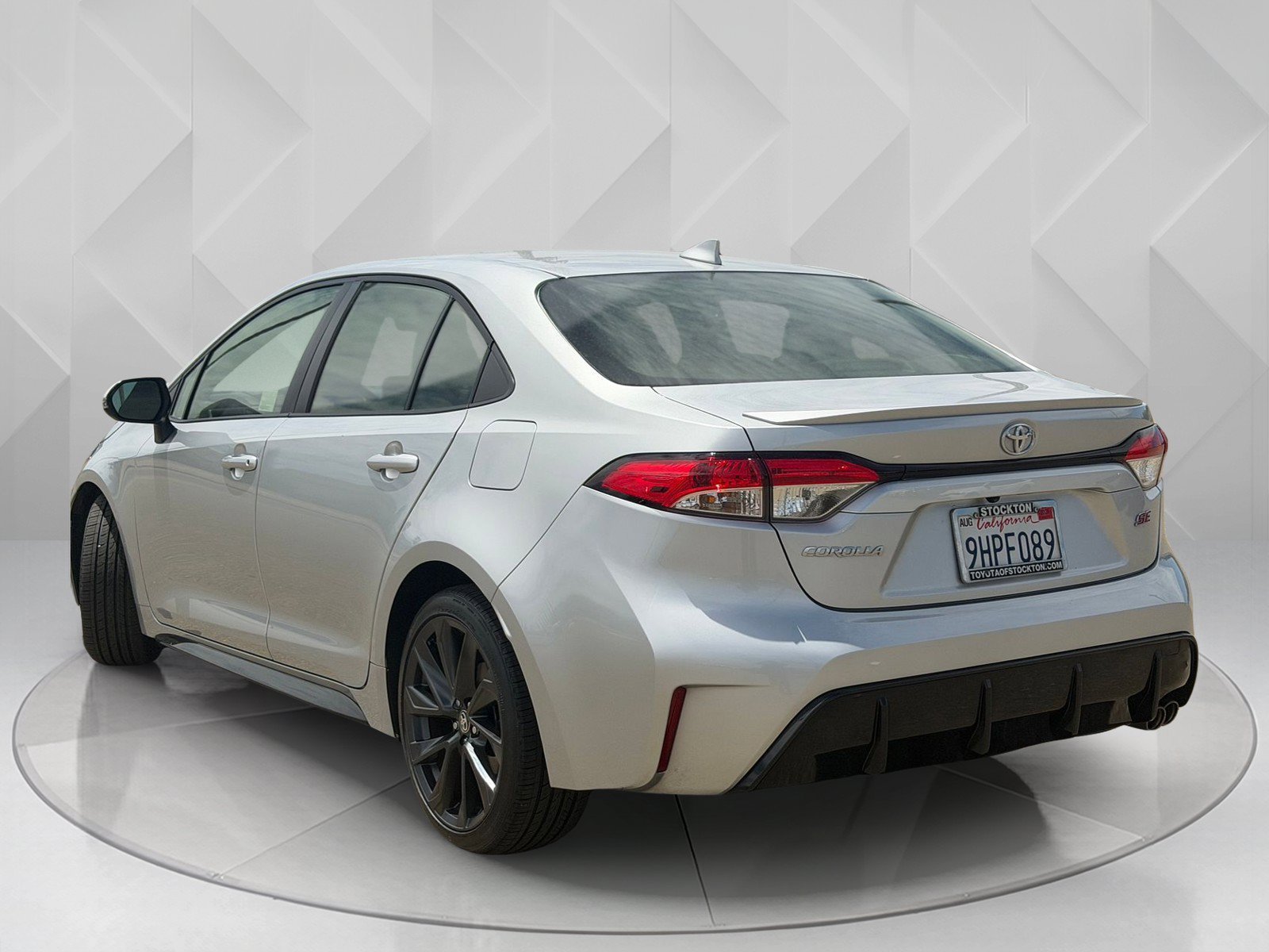 Certified Used 2023 Classic Silver Metallic Toyota SE image 3