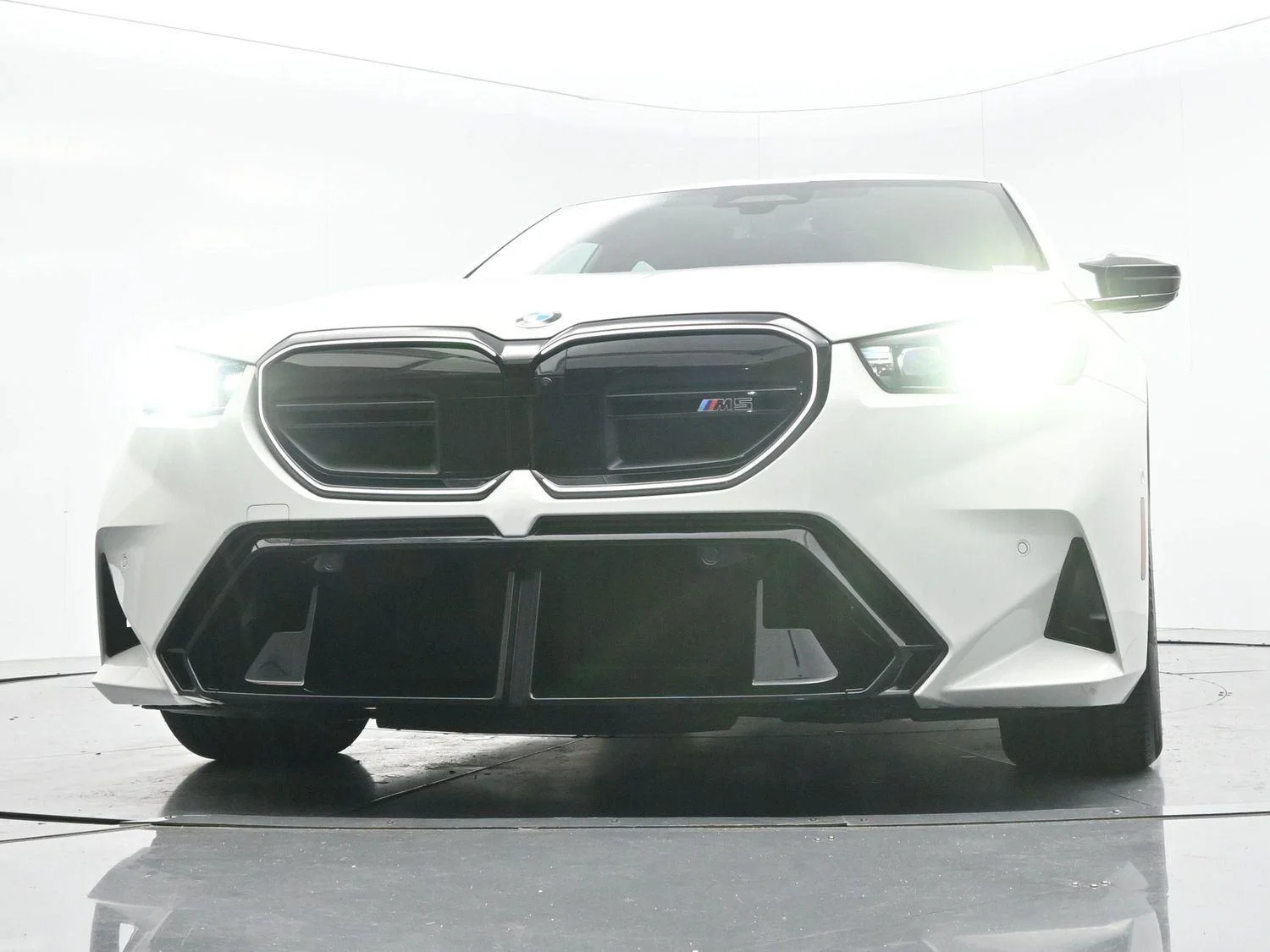 Used 2025 Alpine White BMW Sedan image 52
