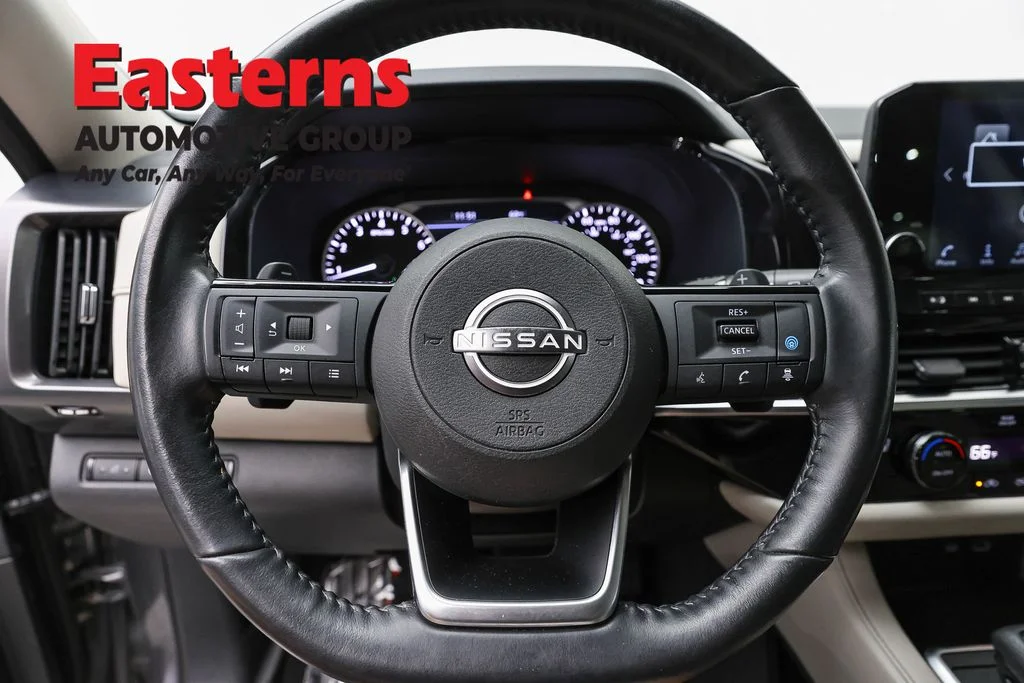 Used 2022 Gray Nissan SL image 10
