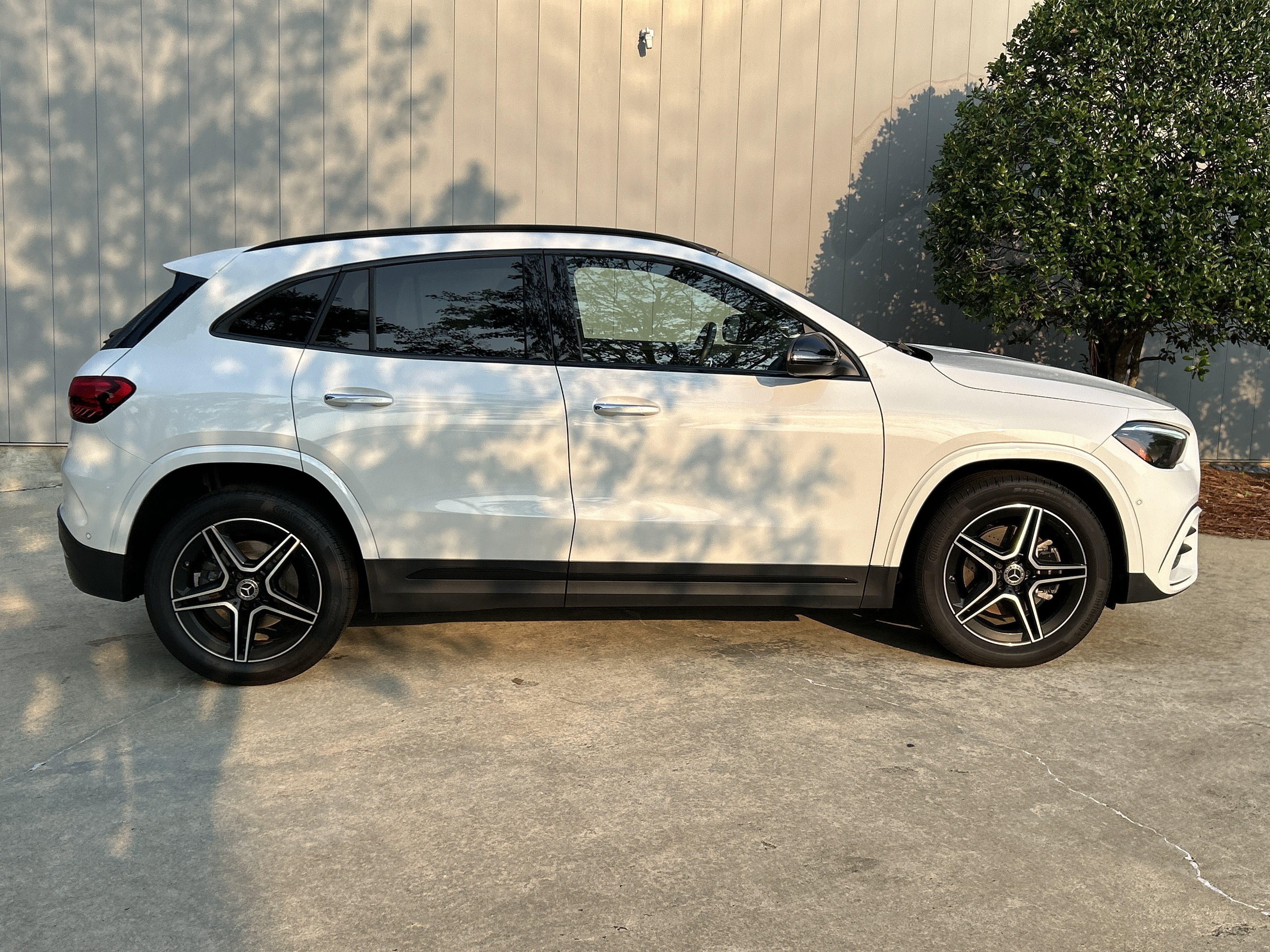 Certified Used 2024 Digital White Metallic Mercedes-Benz GLA 250 SUV image 5