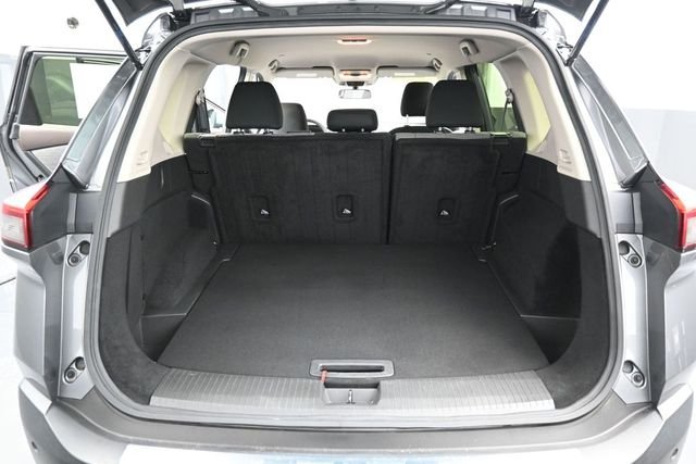 Used 2023 Gray Nissan SV image 12