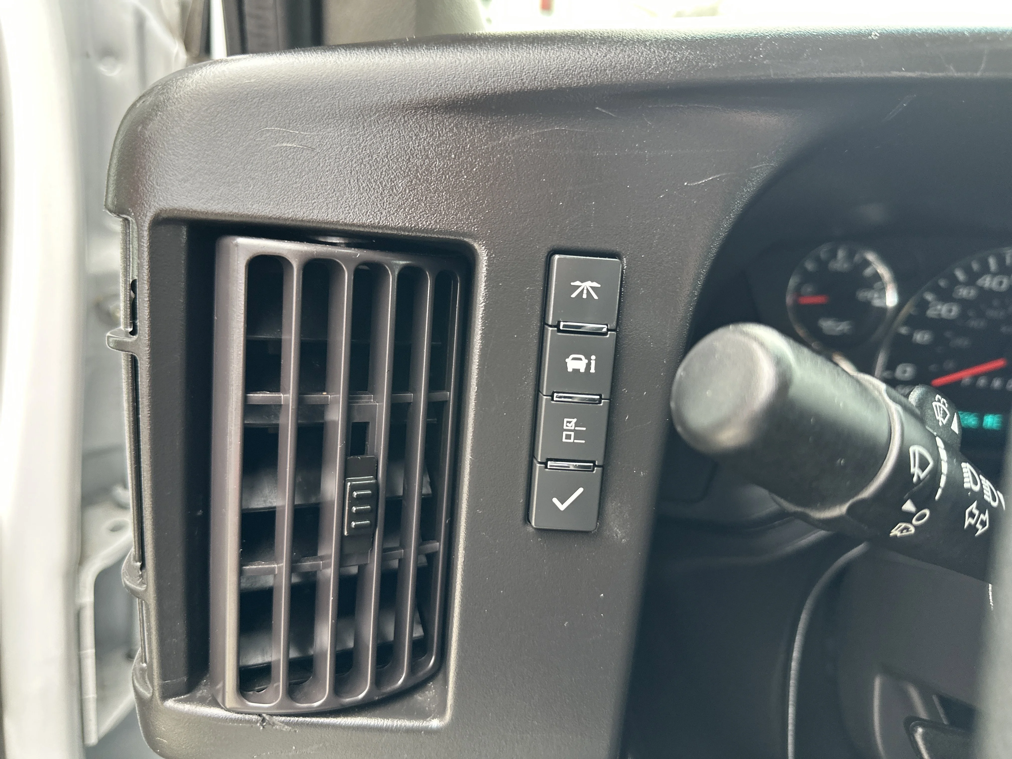 2023 GMC Savana Cargo Work Van - Photo 10