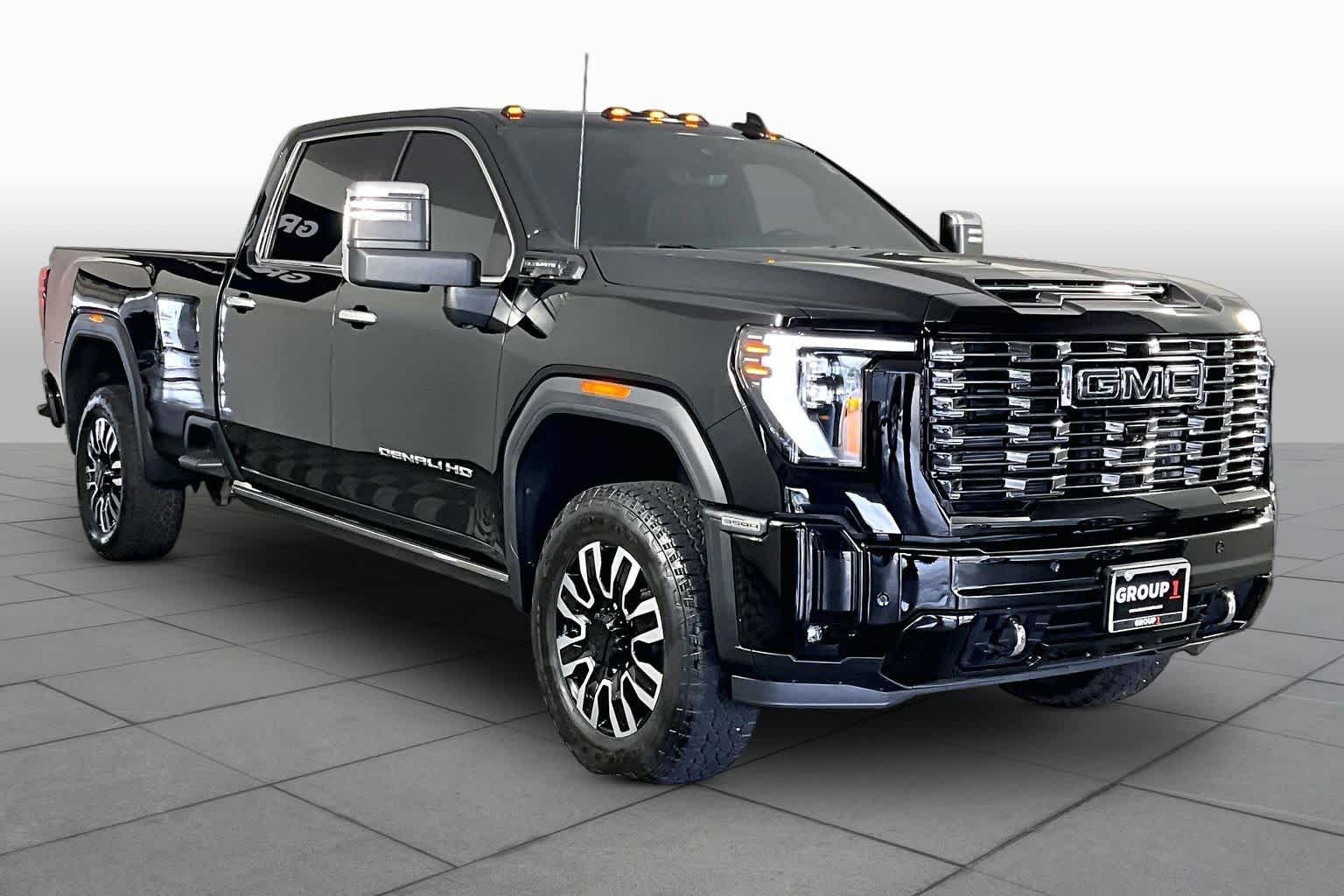 Used 2025 Onyx Black GMC Denali Ultimate image 3