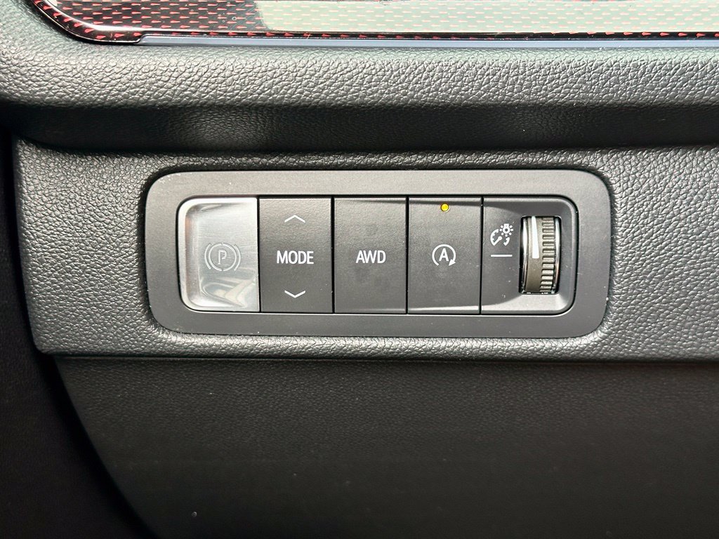Used 2024 Black Chevrolet Z71 image 38