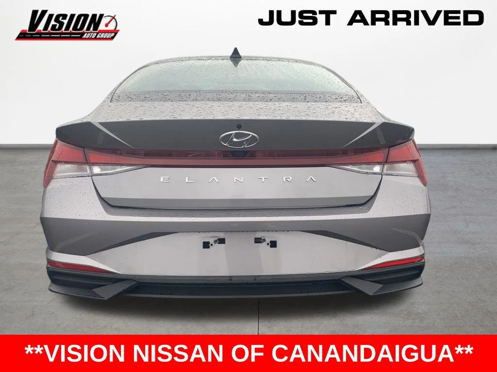Used 2023 Silver Hyundai SEL image 2
