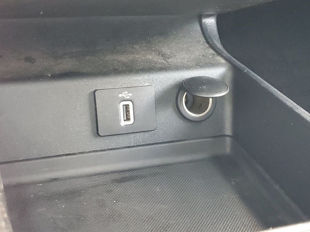 Used 2017 Red Ford SE image 29