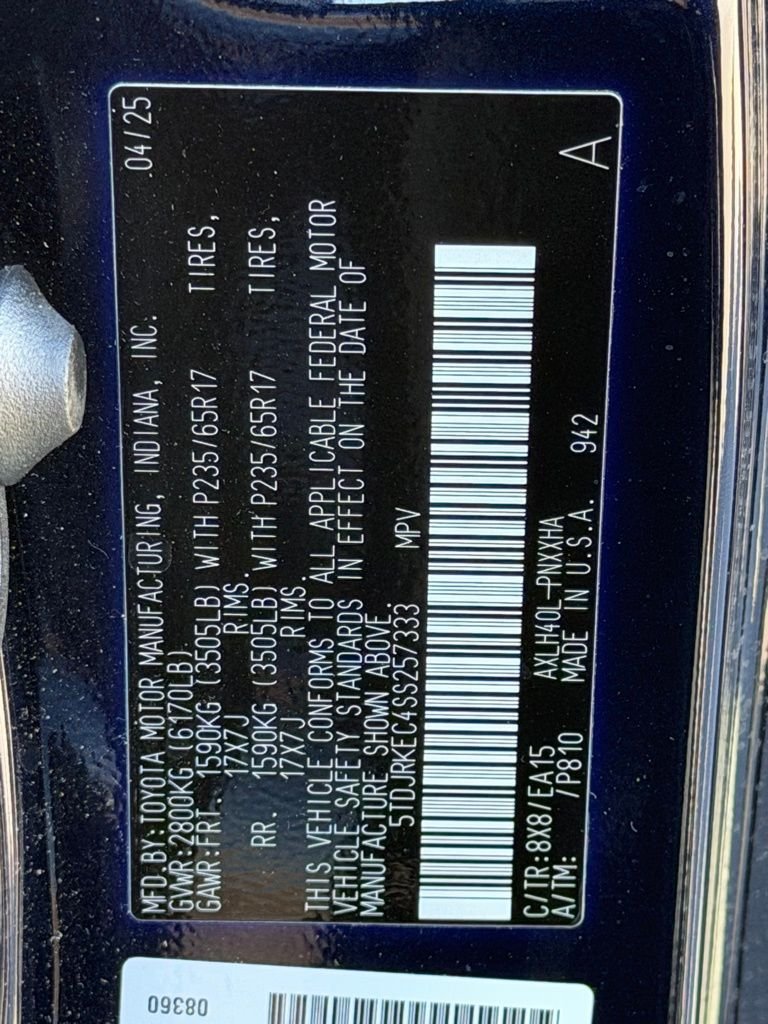 Certified Used 2025  Toyota XLE image 32