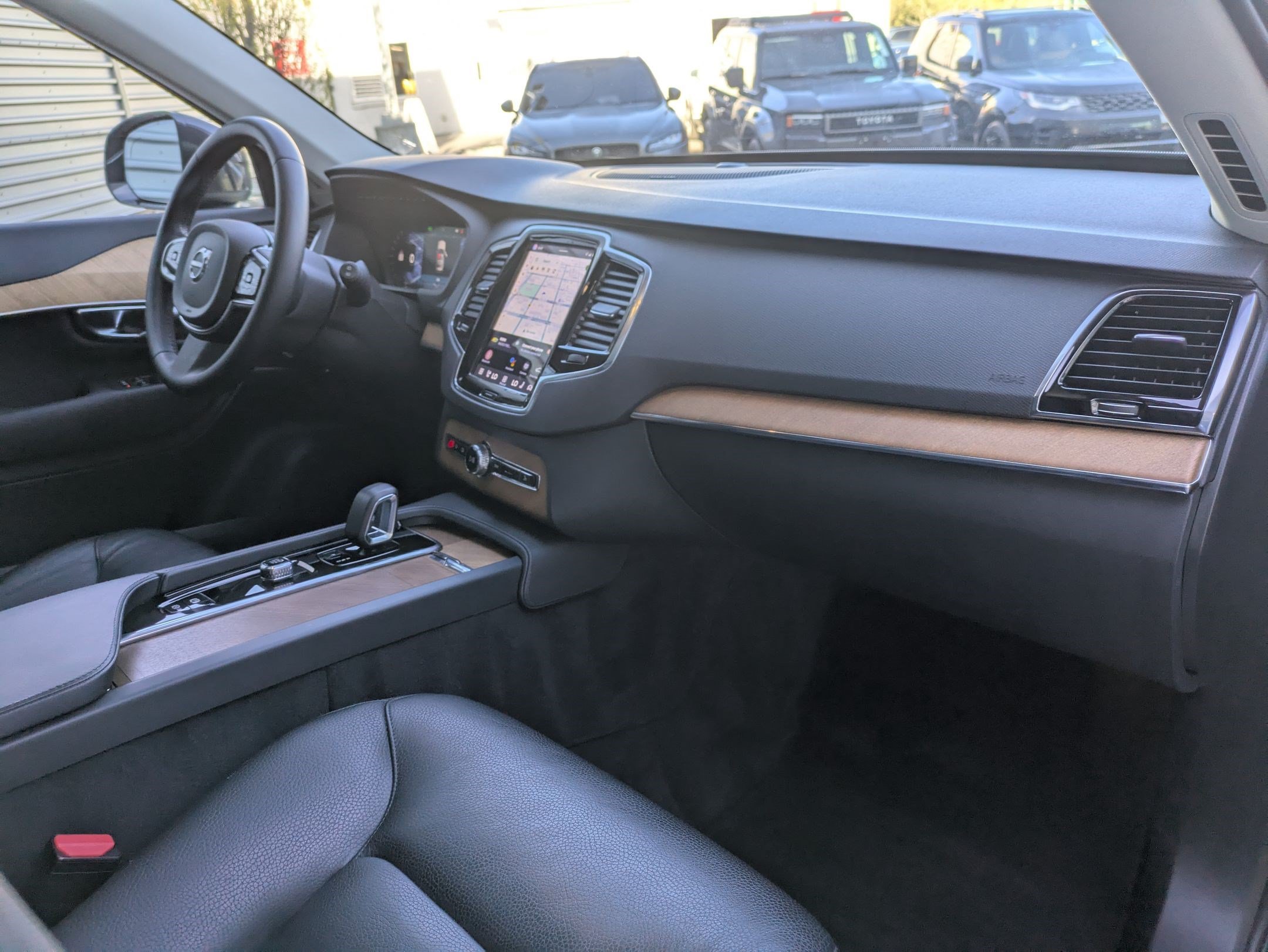 Certified Used 2023 Platinum Gray Metallic Volvo Plus image 30