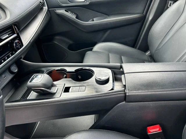 Used 2021 White Nissan SL image 37