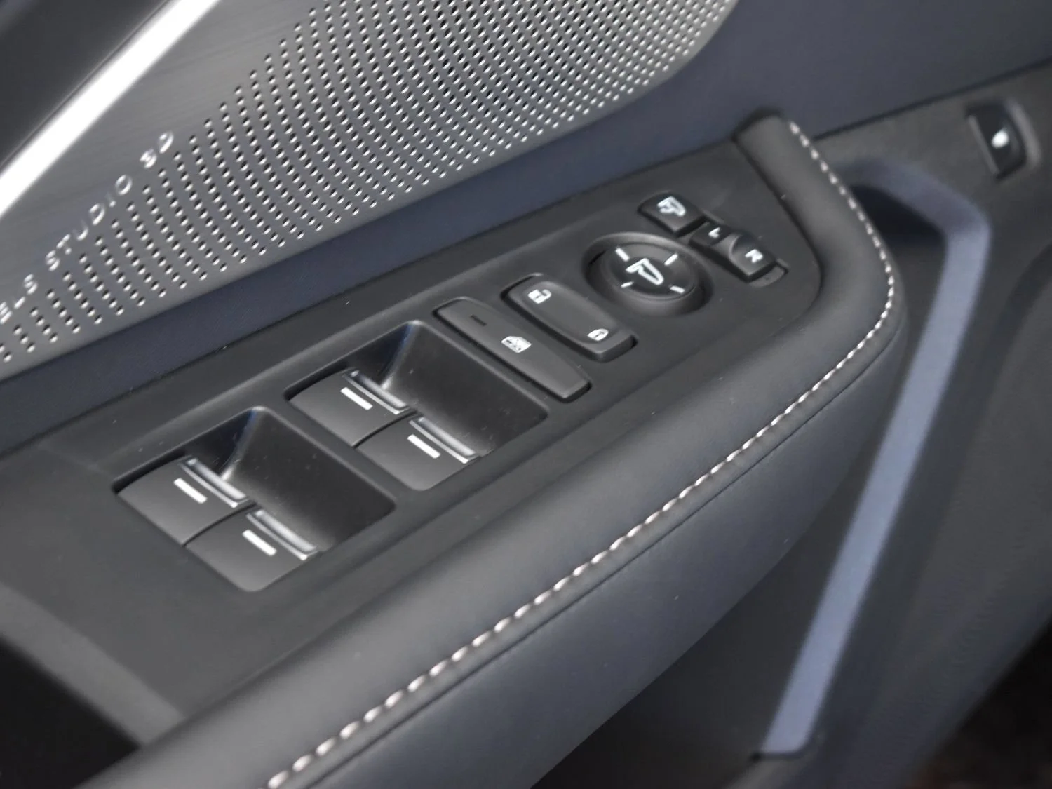 New 2026 Liquid Carbon Metallic Acura w/Advance Package image 8