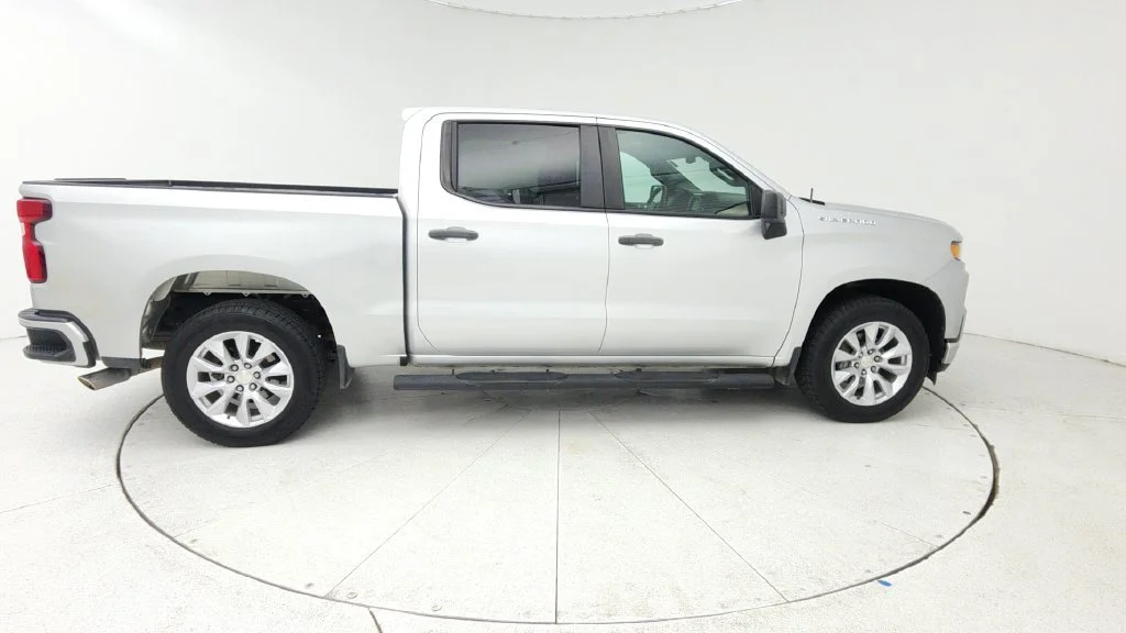 Used 2020 SILVER ICE METALLIC Chevrolet Custom image 8