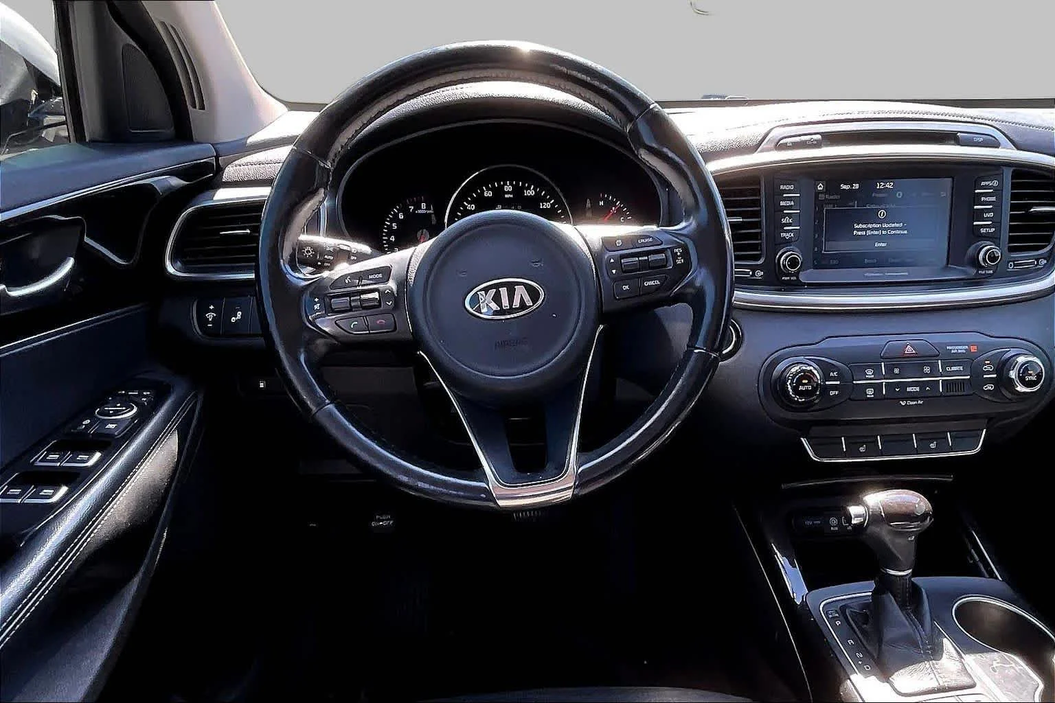 Used 2017 Snow White Pearl Kia EX image 6