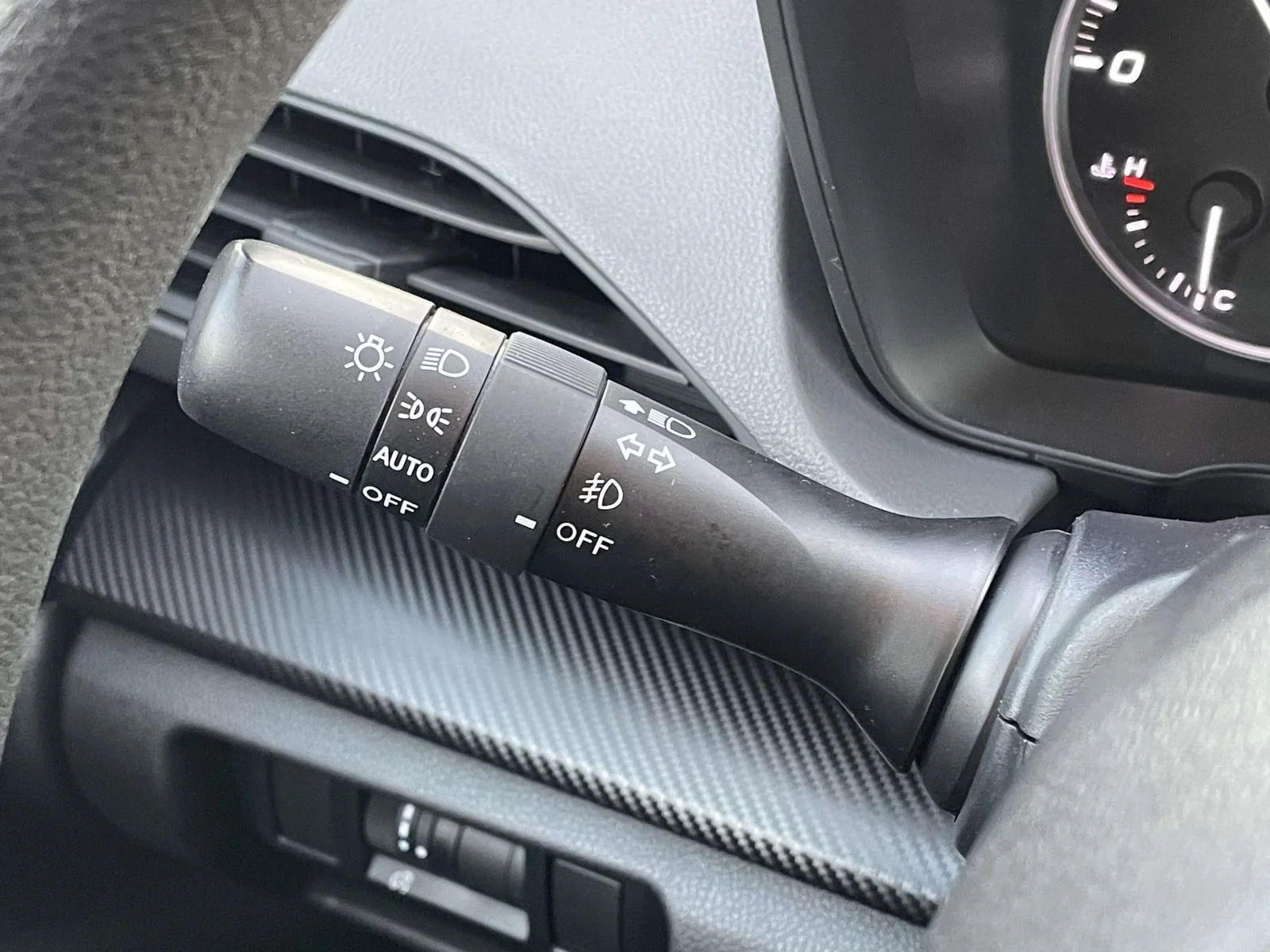Used 2025 Ice Silver Metallic Subaru Premium image 11