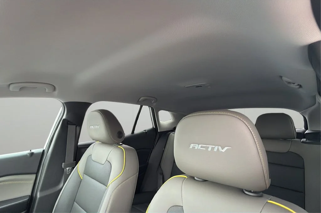New 2026 Summit White Chevrolet ACTIV image 32