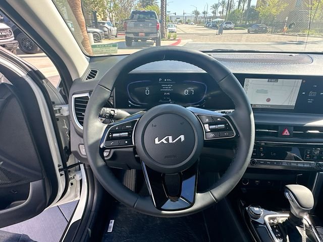 New 2026 Clear White / Black Roof Kia S image 11