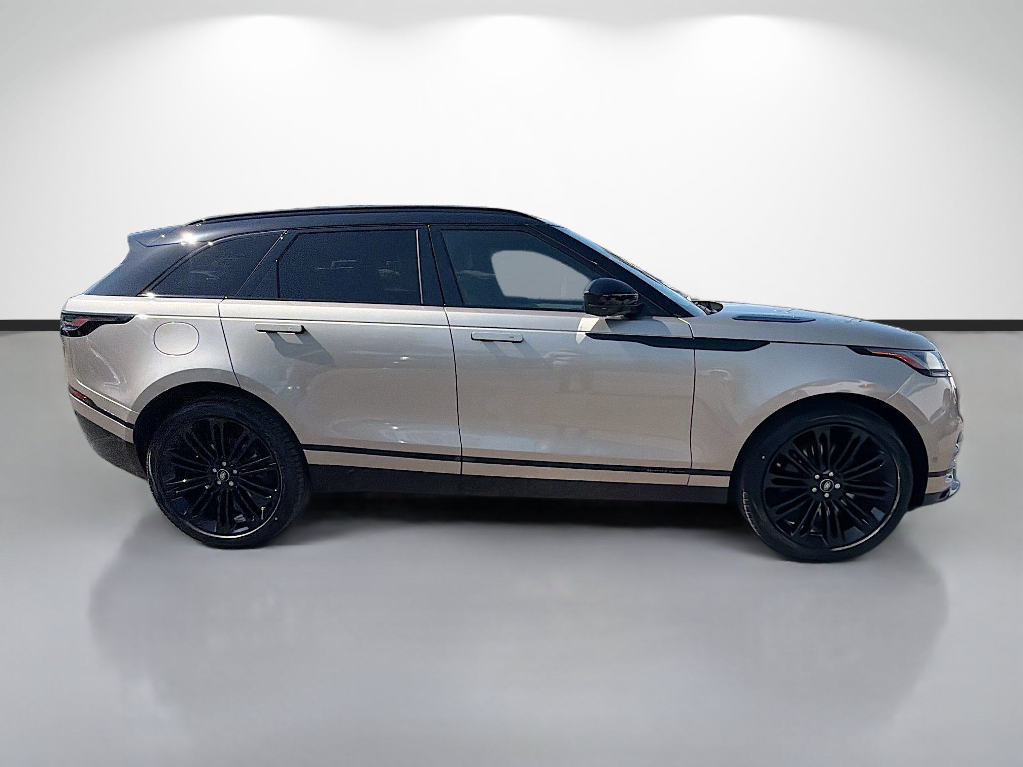 New 2026 Batumi Gold Land Rover Belgravia Edition image 6