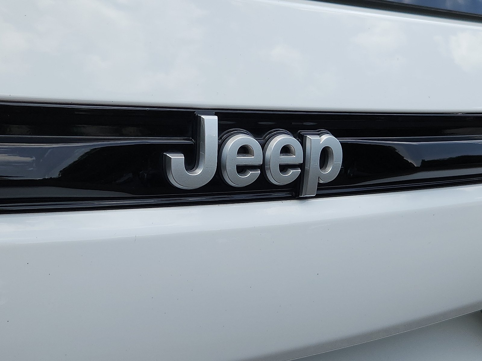 Used 2025 Bright White Clearcoat - PW7 Jeep Summit Reserve 4x4 image 31