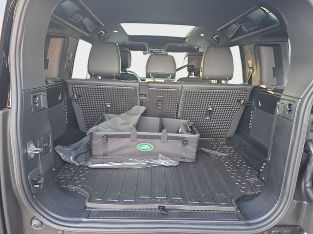 New 2026 Fuji White Land Rover X-Dynamic SE image 10