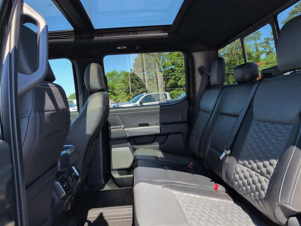 Used 2023 Black Ford XLT image 26