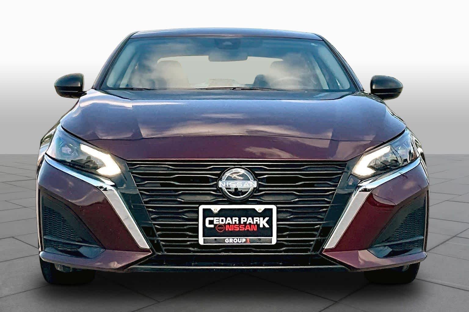 Certified Used 2025 Garnet Pearl Metallic Nissan SV image 4