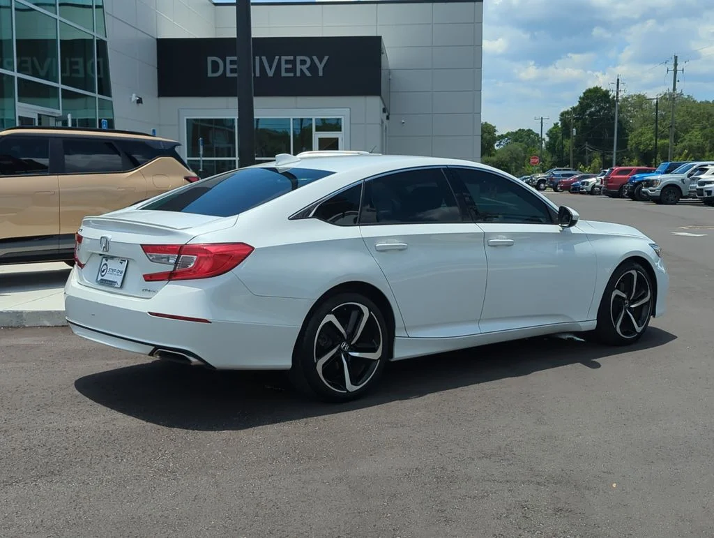 Used 2018  Honda Sport image 7