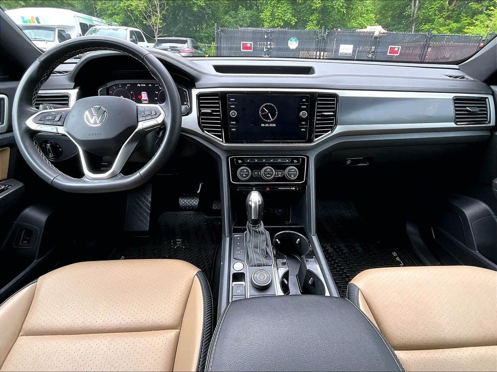 Used 2023 White Volkswagen 3.6L V6 SE w/Technology image 16