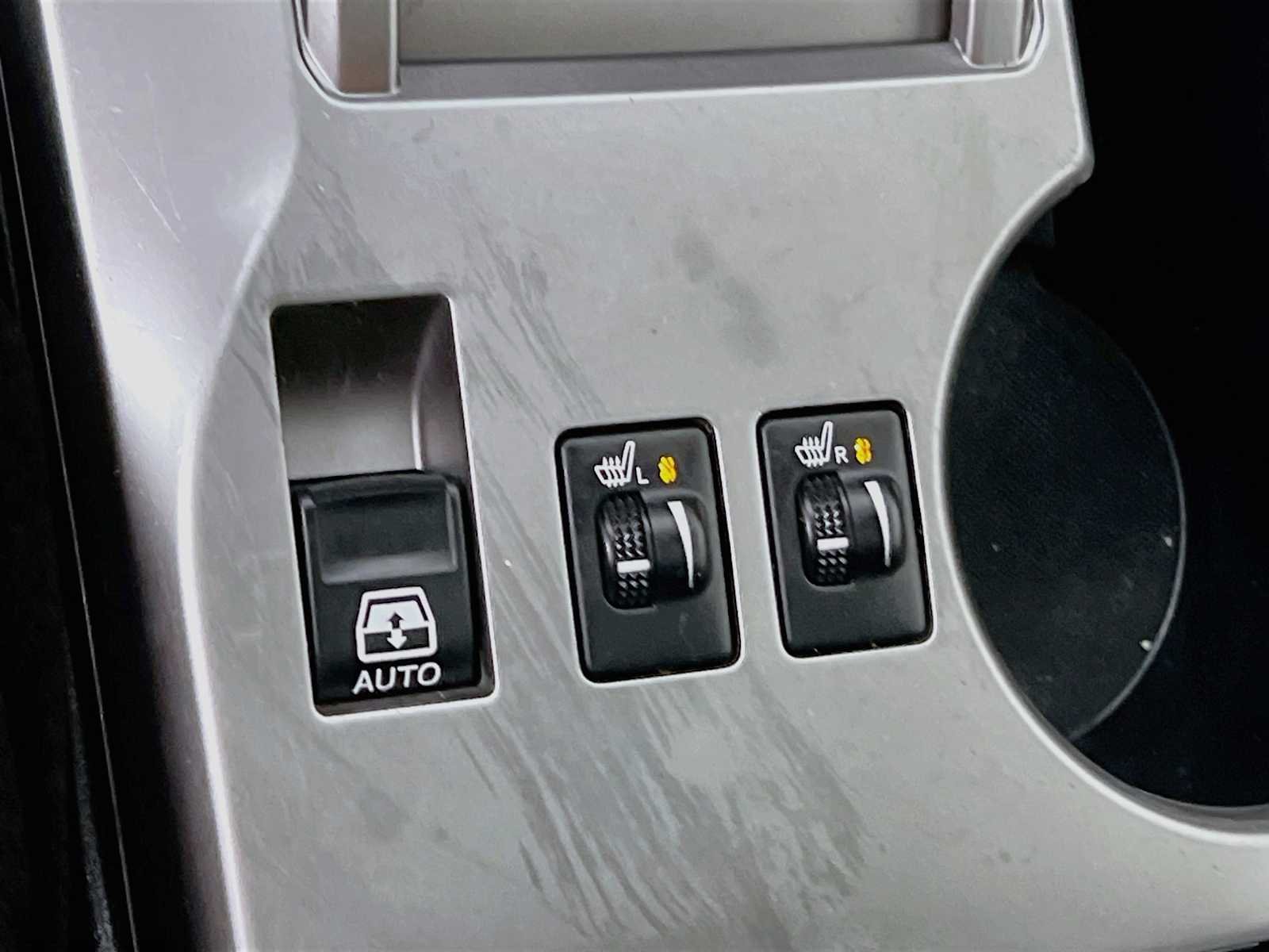 Used 2018 Classic Silver Metallic Toyota SR5 Premium image 21