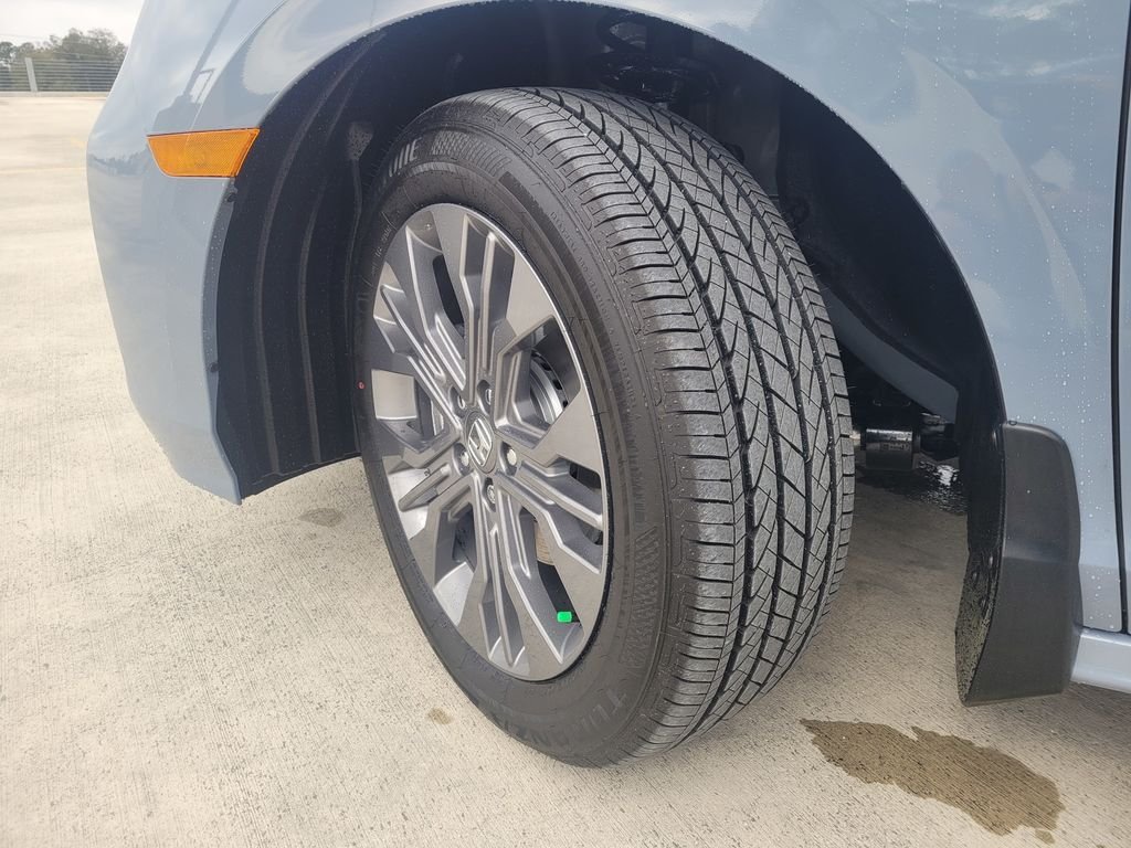 New 2026 Sonic Gray Pearl Honda Touring image 9