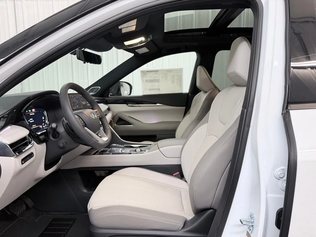 New 2027 White / Black INFINITI SPORT image 12