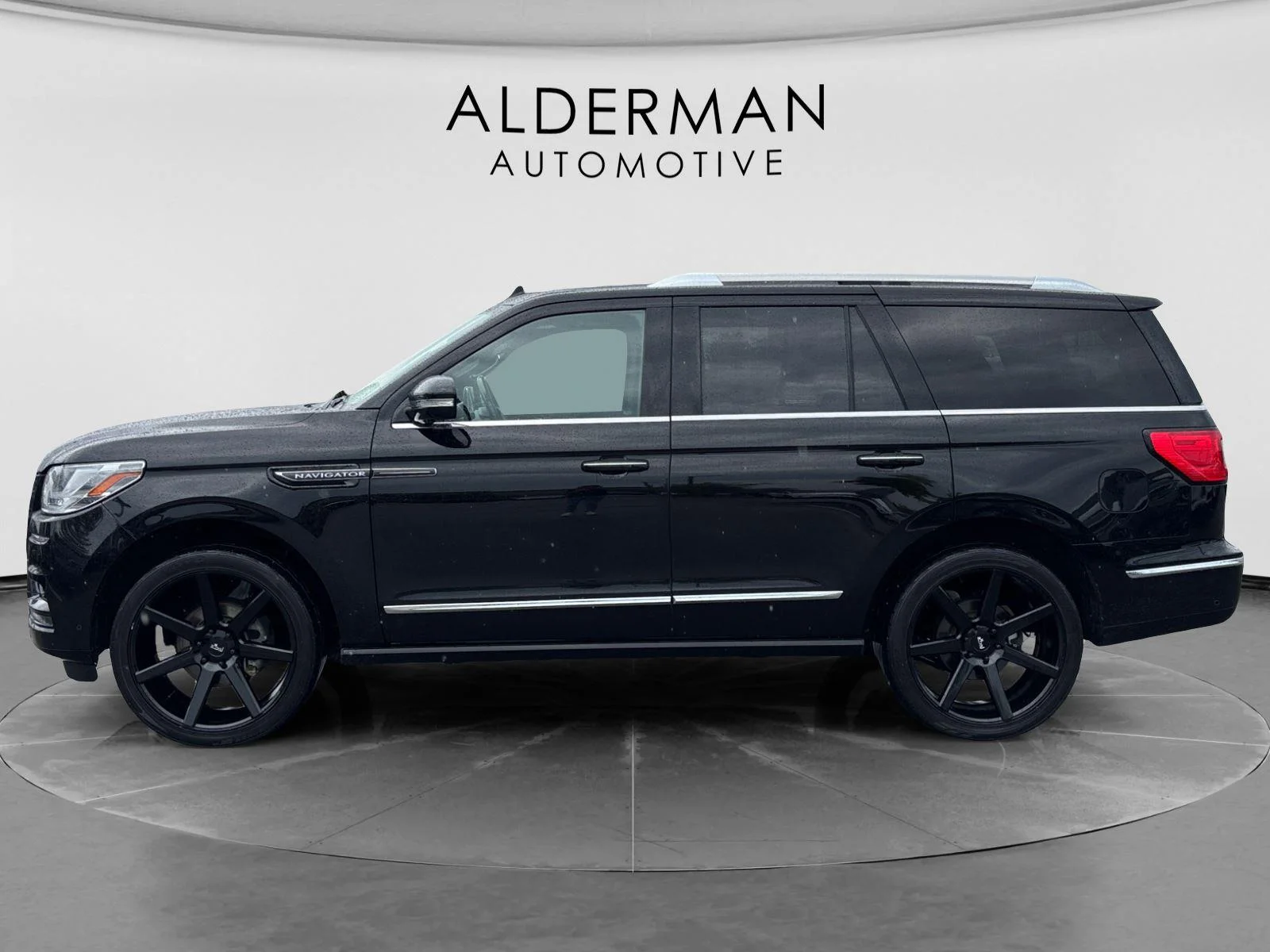 Used 2021 Infinite Black Lincoln Reserve image 2