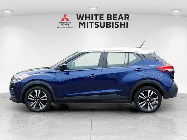Used 2019 Blue Nissan SV image 3