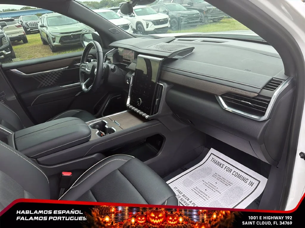 Used 2024 White Frost Tricoat GMC Denali image 34