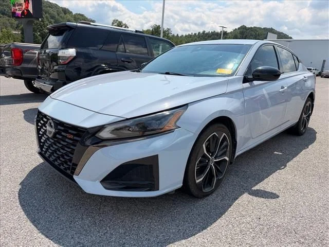 Used 2023 Gray Nissan 2.5 SR image 2