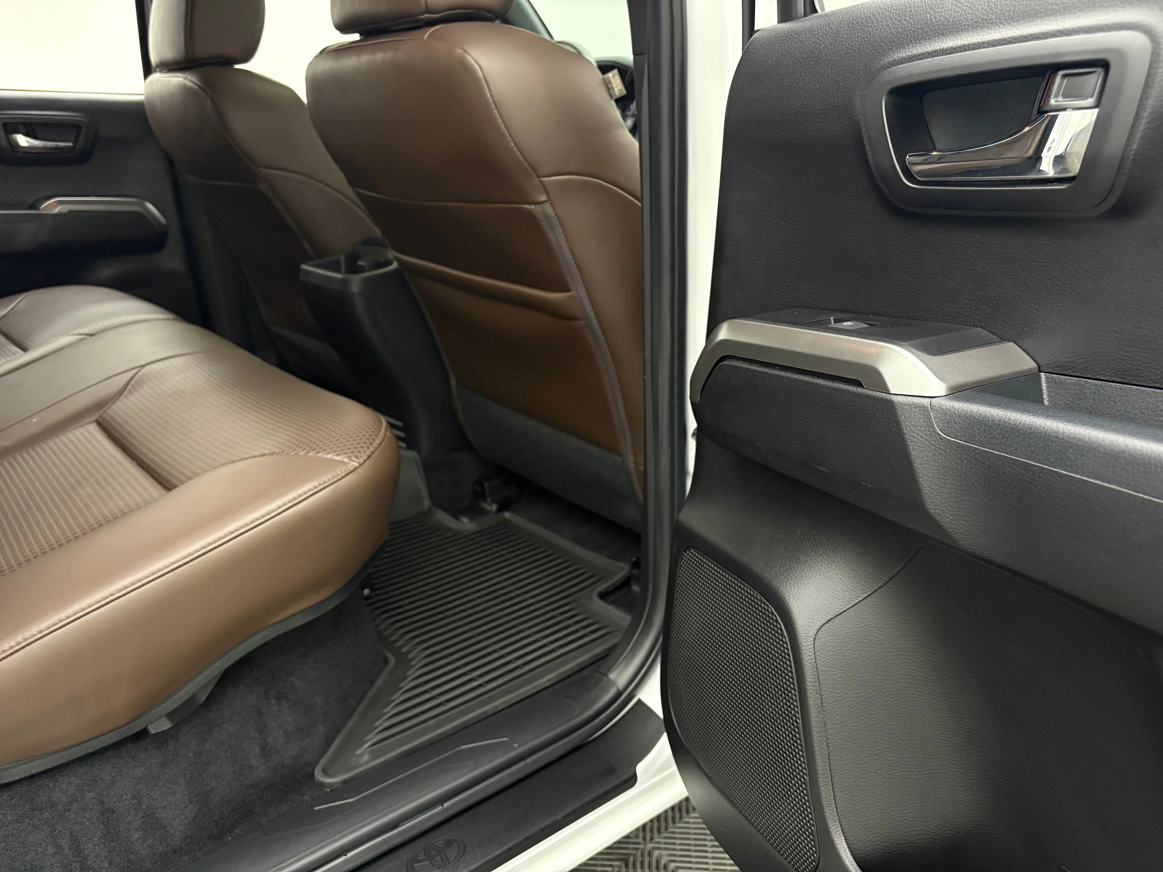 Used 2023 Ice Toyota Limited image 36