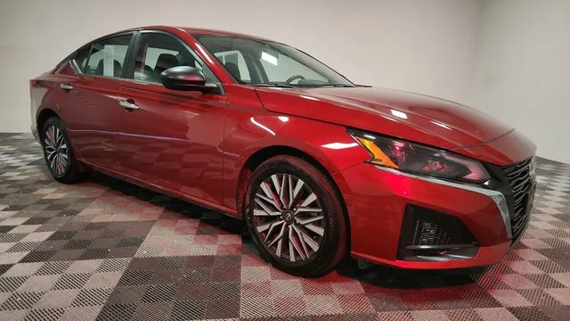 Used 2025 Red Nissan 2.5 SV image 25
