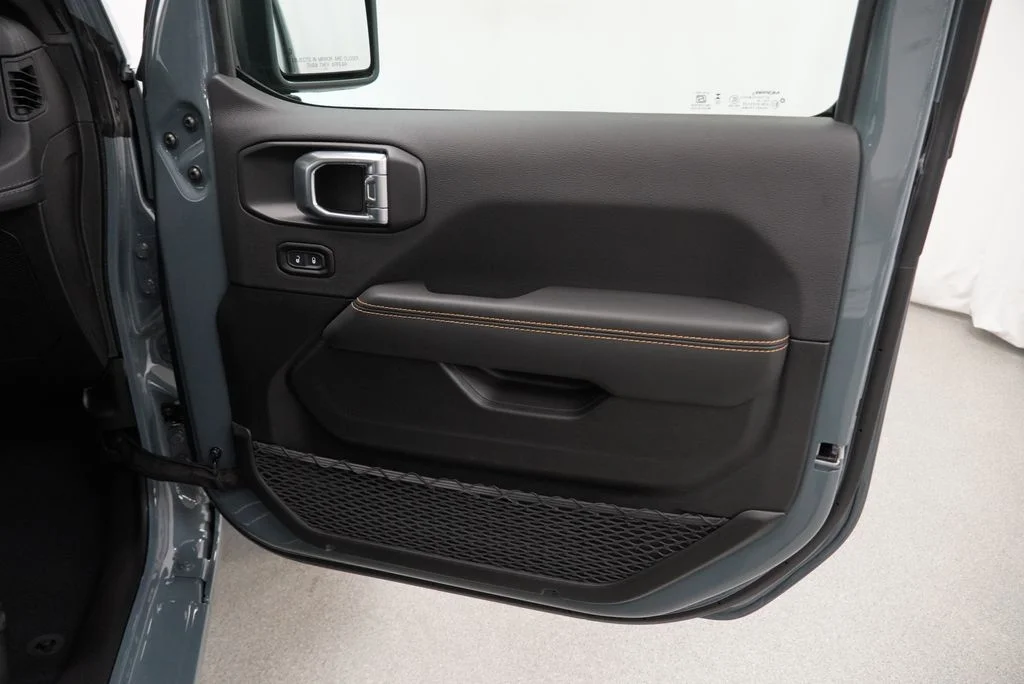 New 2026 Anvil Clear-Coat Exterior Paint Jeep Sahara image 33